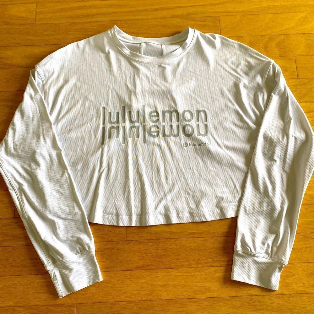 Lululemon - White Crop Top Long Sleeve